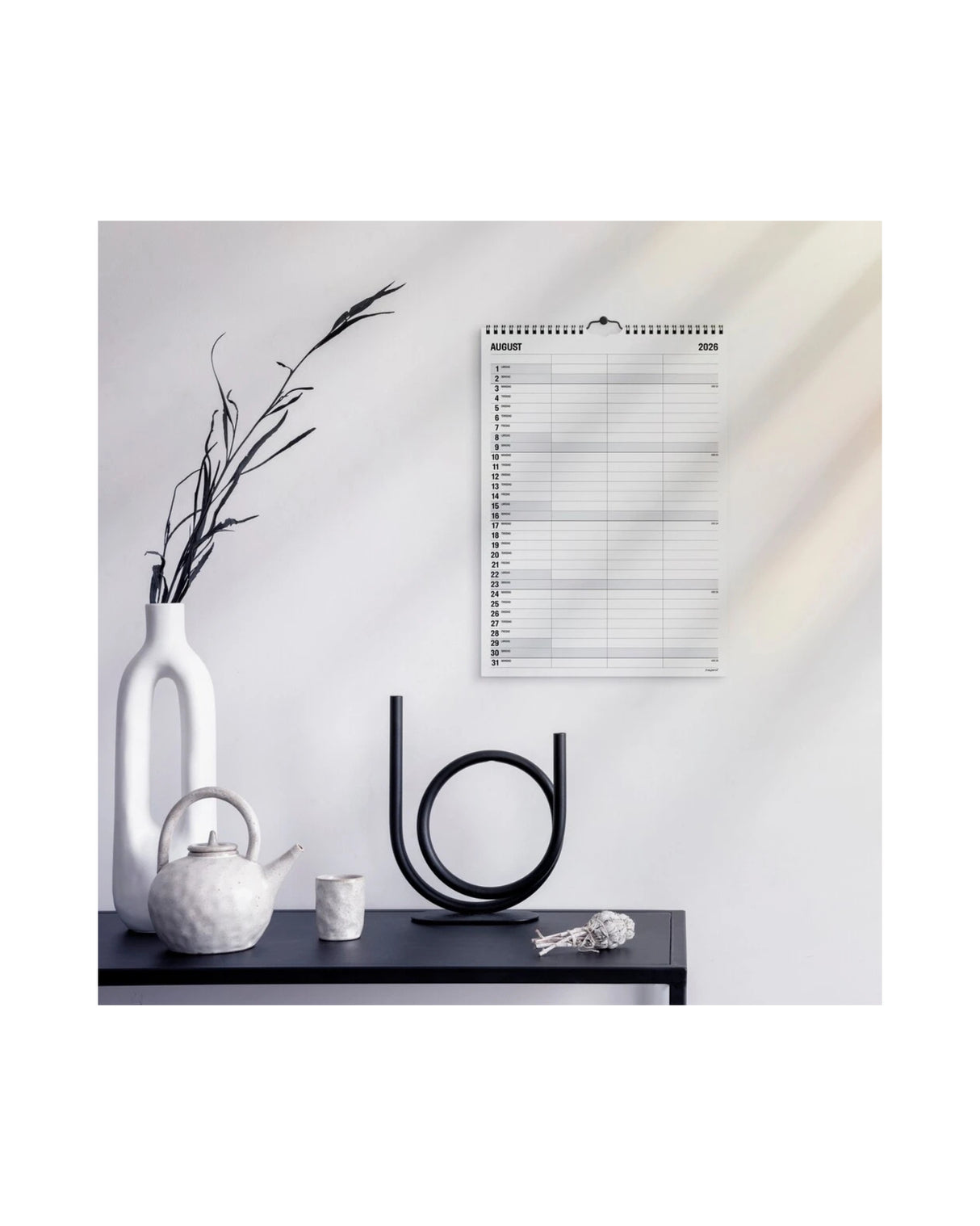 Familiekalender 2026 Black and white 3 kolonner - Fra Mayland