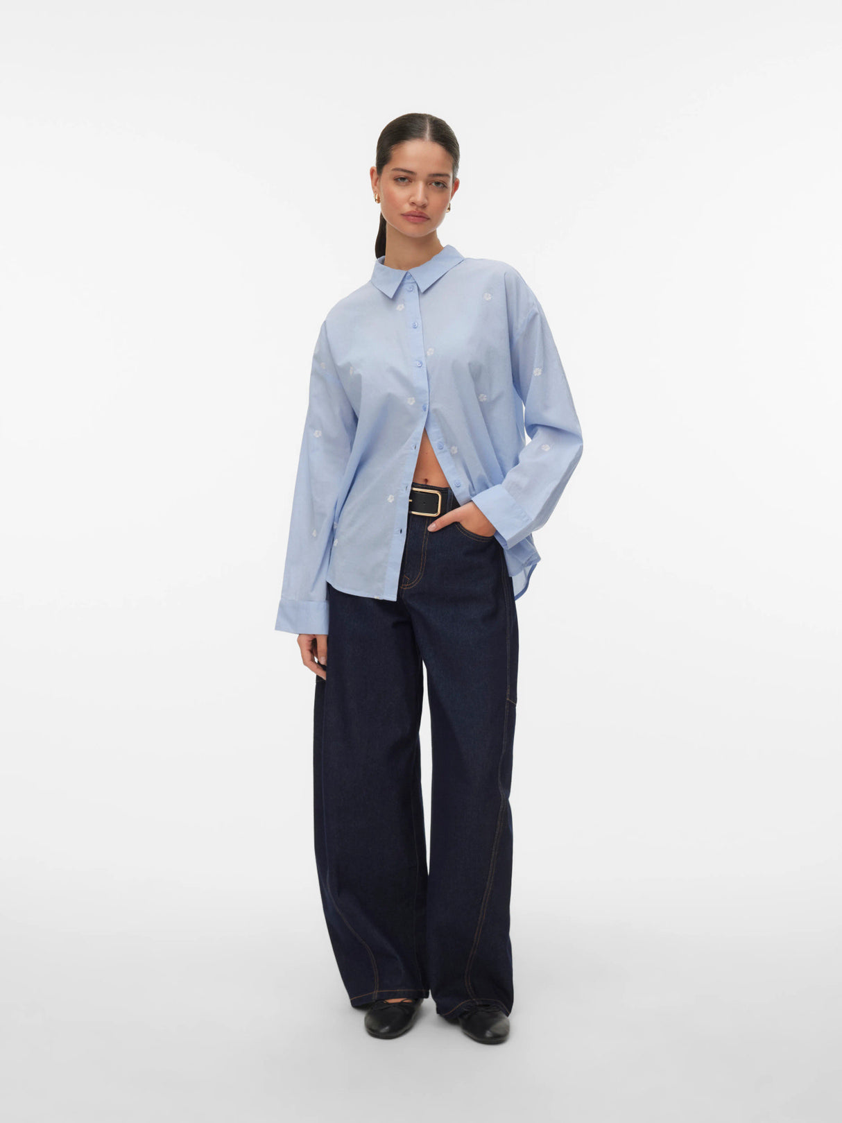 Brunnera Blue Emb hibiscus snow white Bluse fra Vero Moda - 10324629