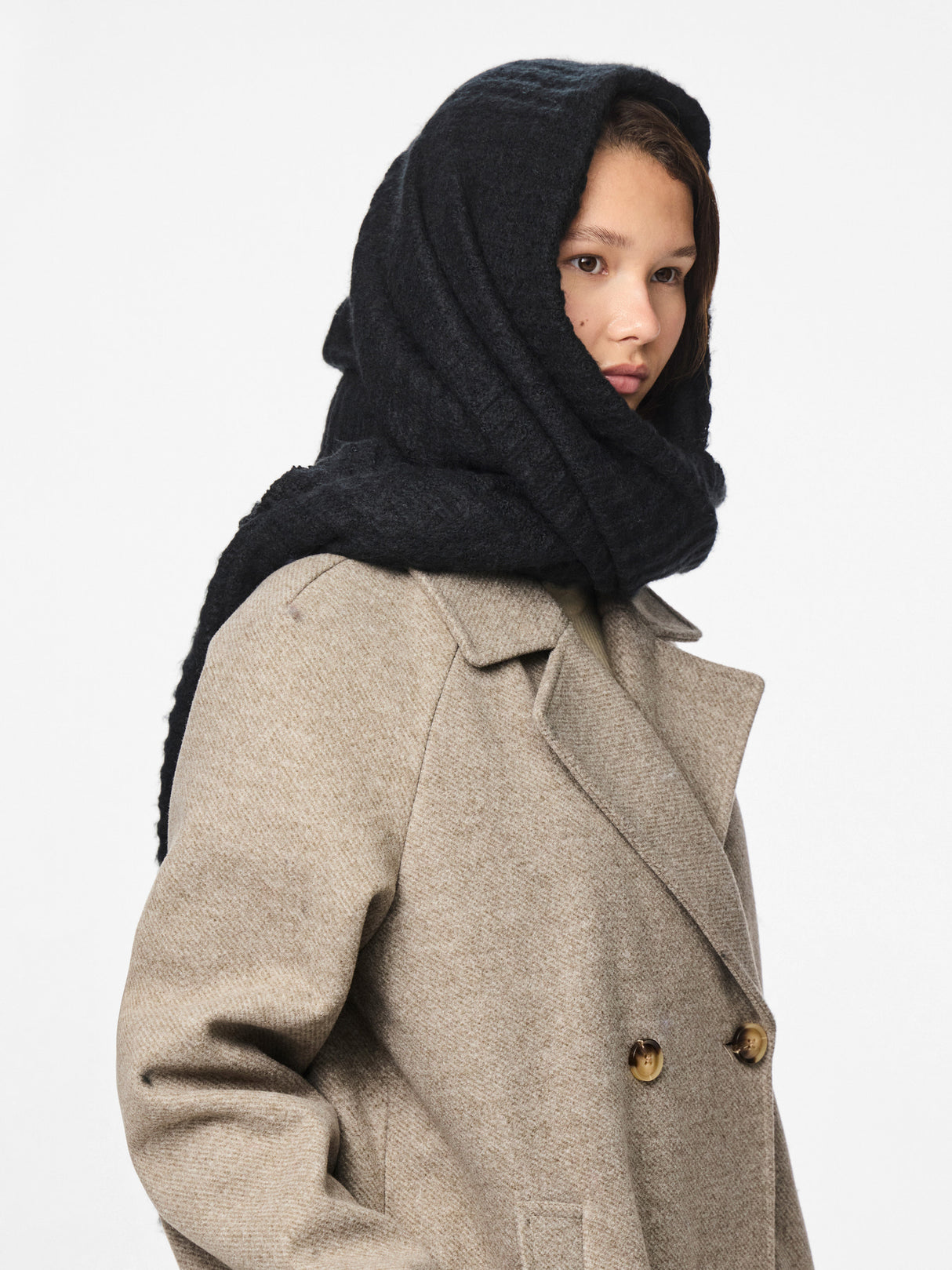 Sort Halstørklæde fra PIECES - 17105988