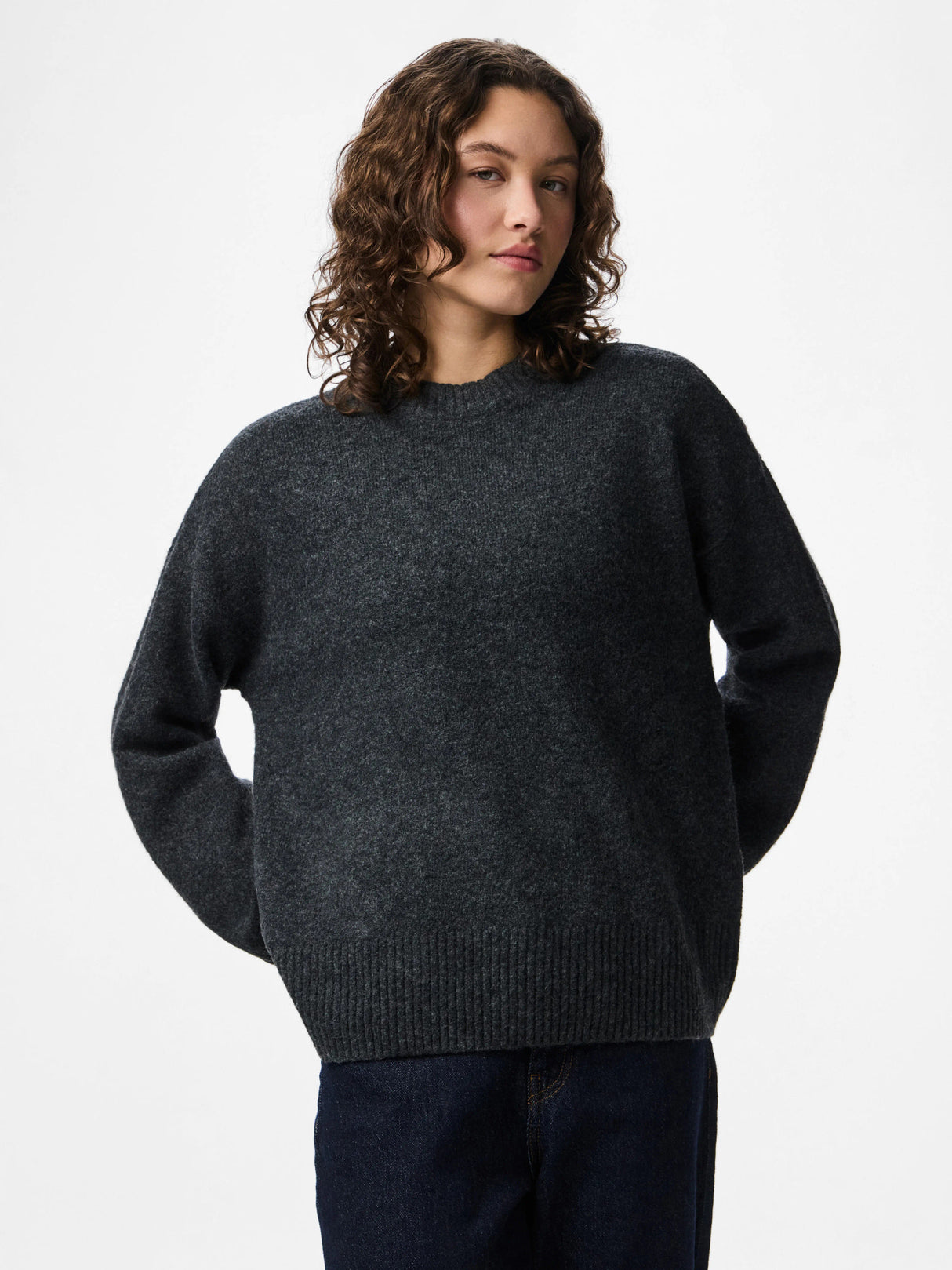 Dark Grey Melange Striktrøje fra PIECES - 17154366