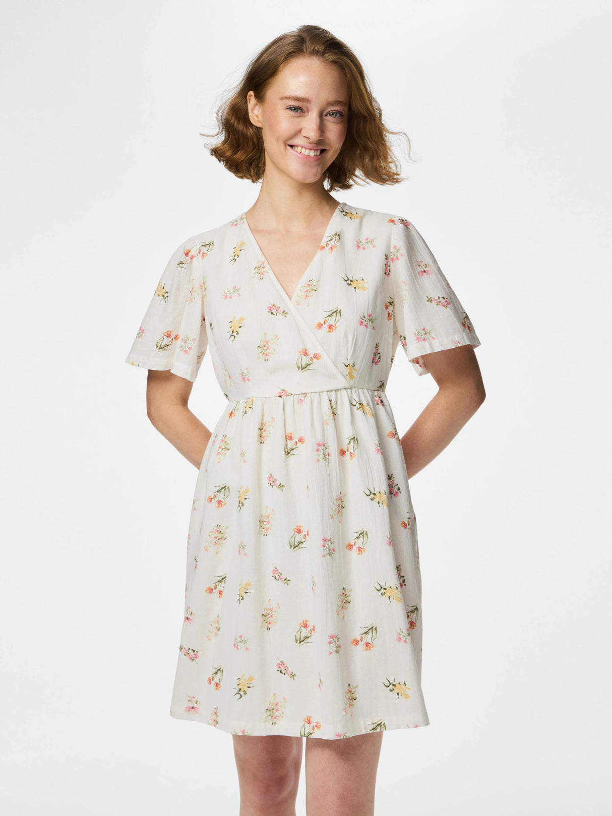Bright White FLOWER Kjole fra PIECES - 17162336