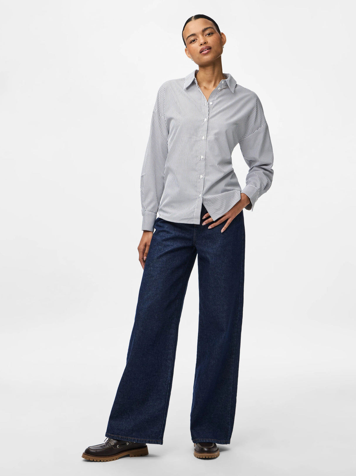 Bright White BLACK Bluse fra PIECES - 17167177