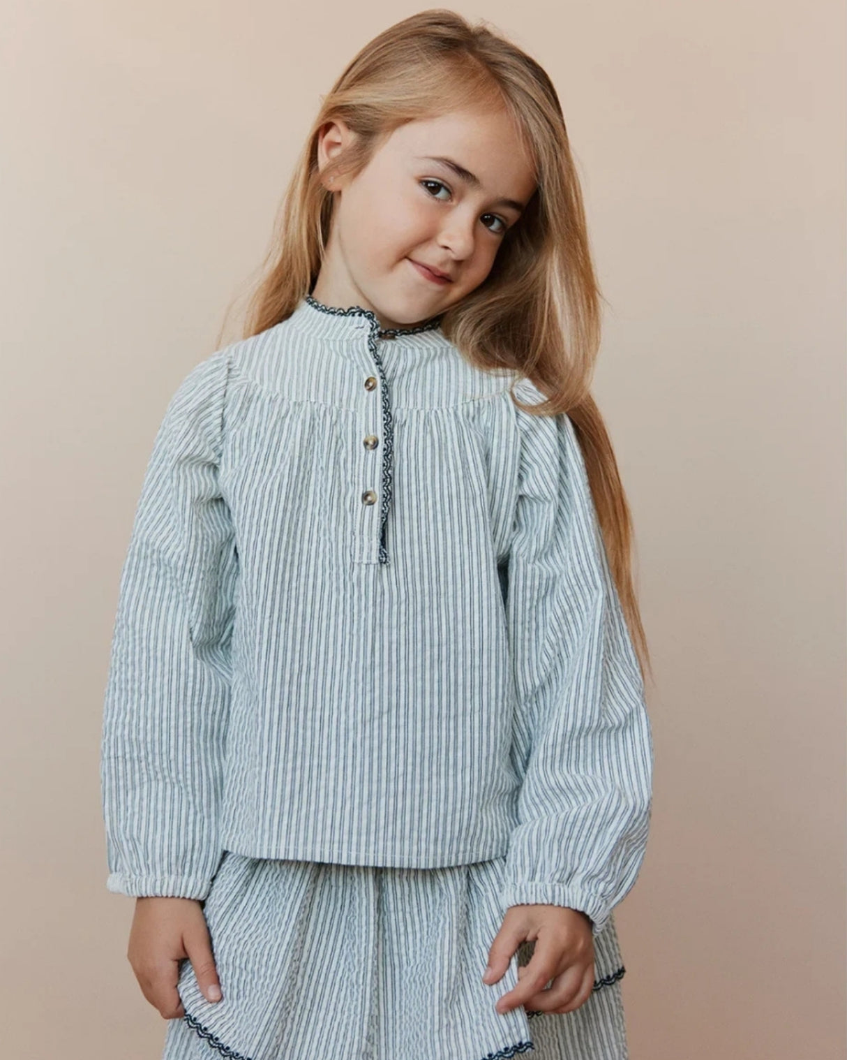 Offwhite - Black thin Stripe - Sofie Schnoor - Blouse - P251424-1021