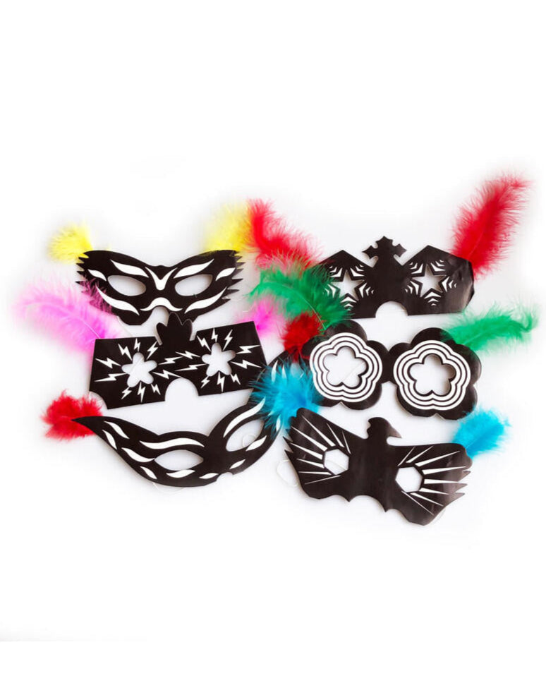 Halvmaske m/fjer og elestik 6 stk.