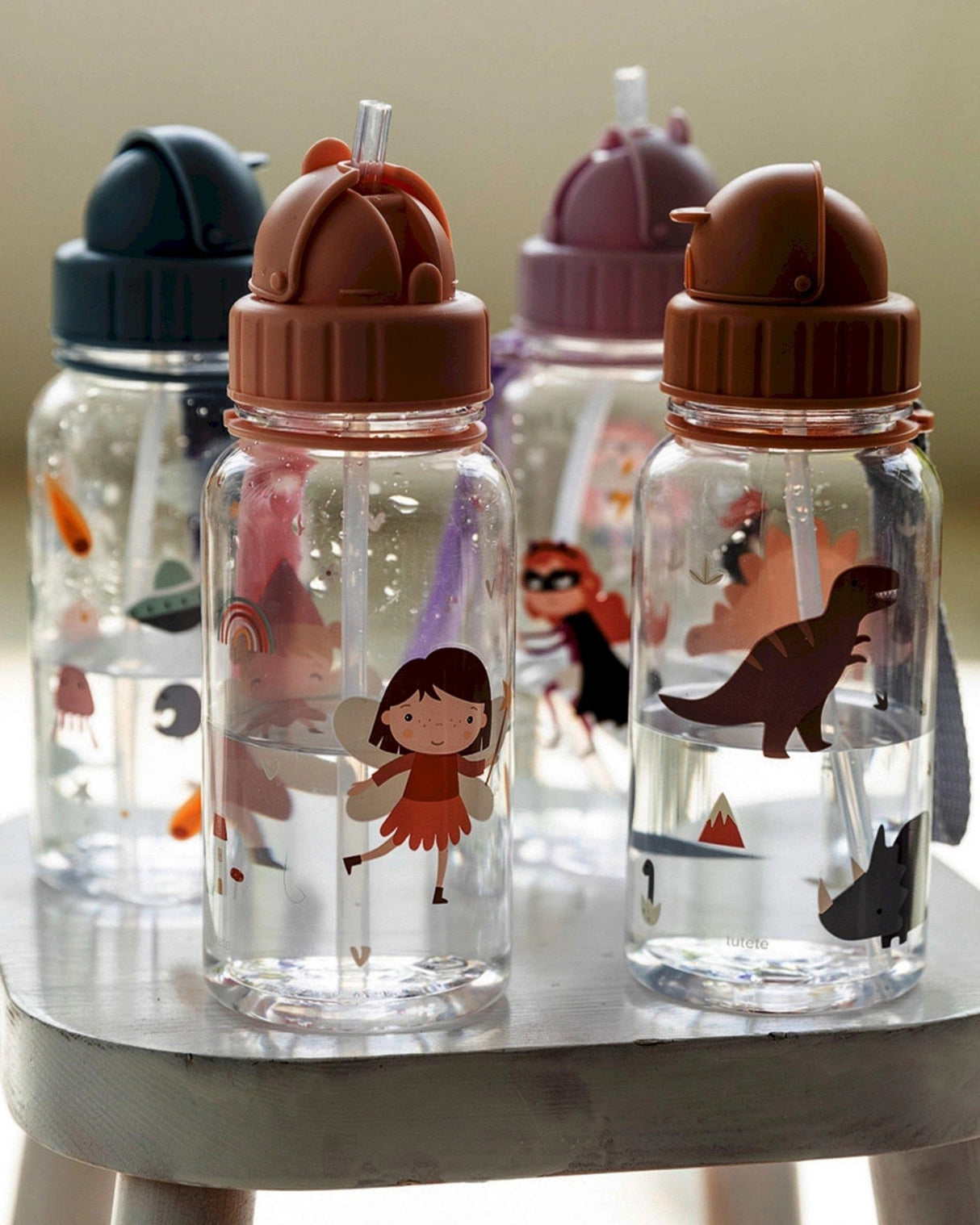 Dinosaurer drikkedunk med sugerør