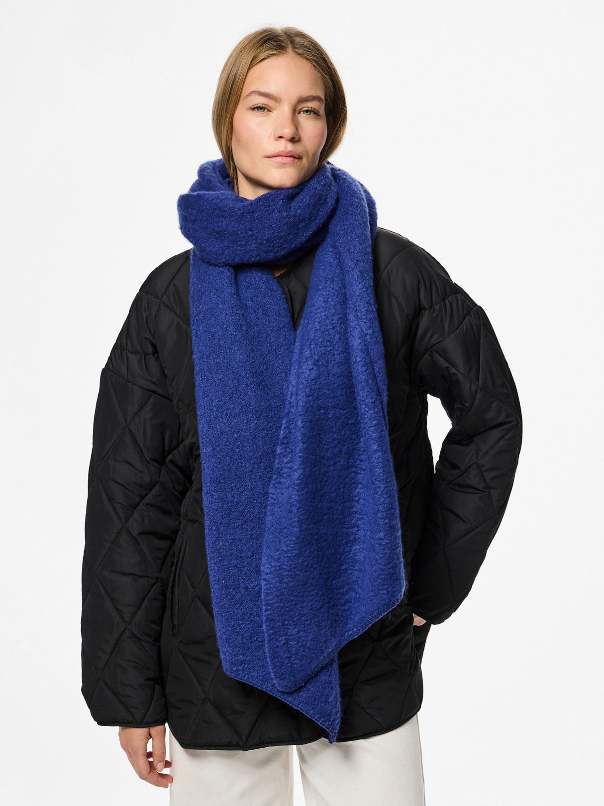 Bellwether Blue Halstørklæde fra PIECES - 17076047