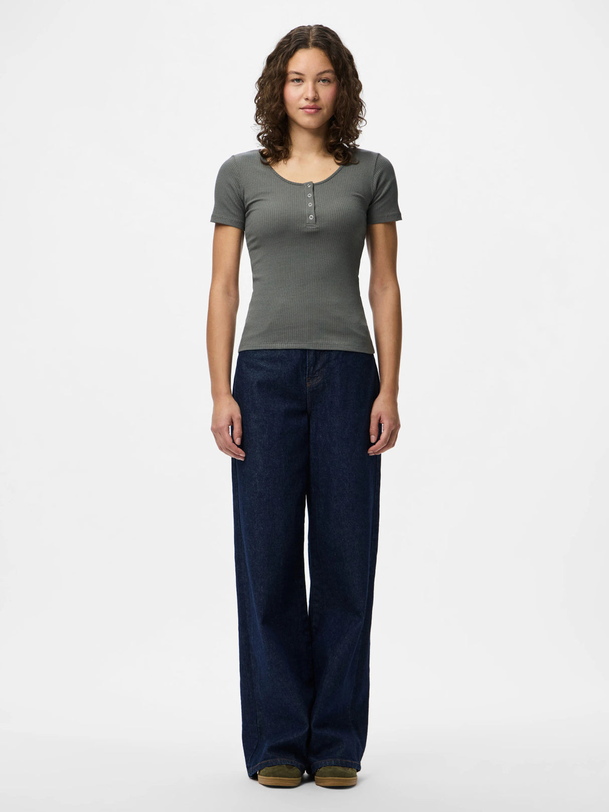 Grå Bluse fra PIECES - 17101439