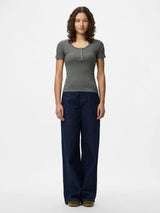 Grå Bluse fra PIECES - 17101439