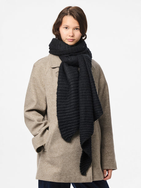 Sort Halstørklæde fra PIECES - 17105988