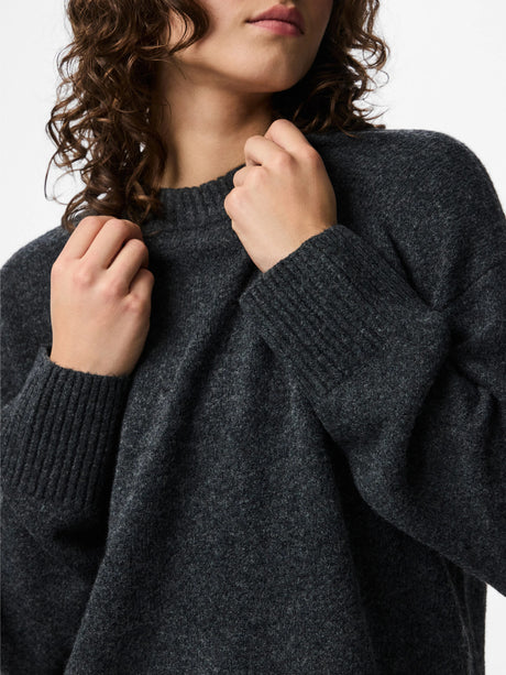 Dark Grey Melange Striktrøje fra PIECES - 17154366