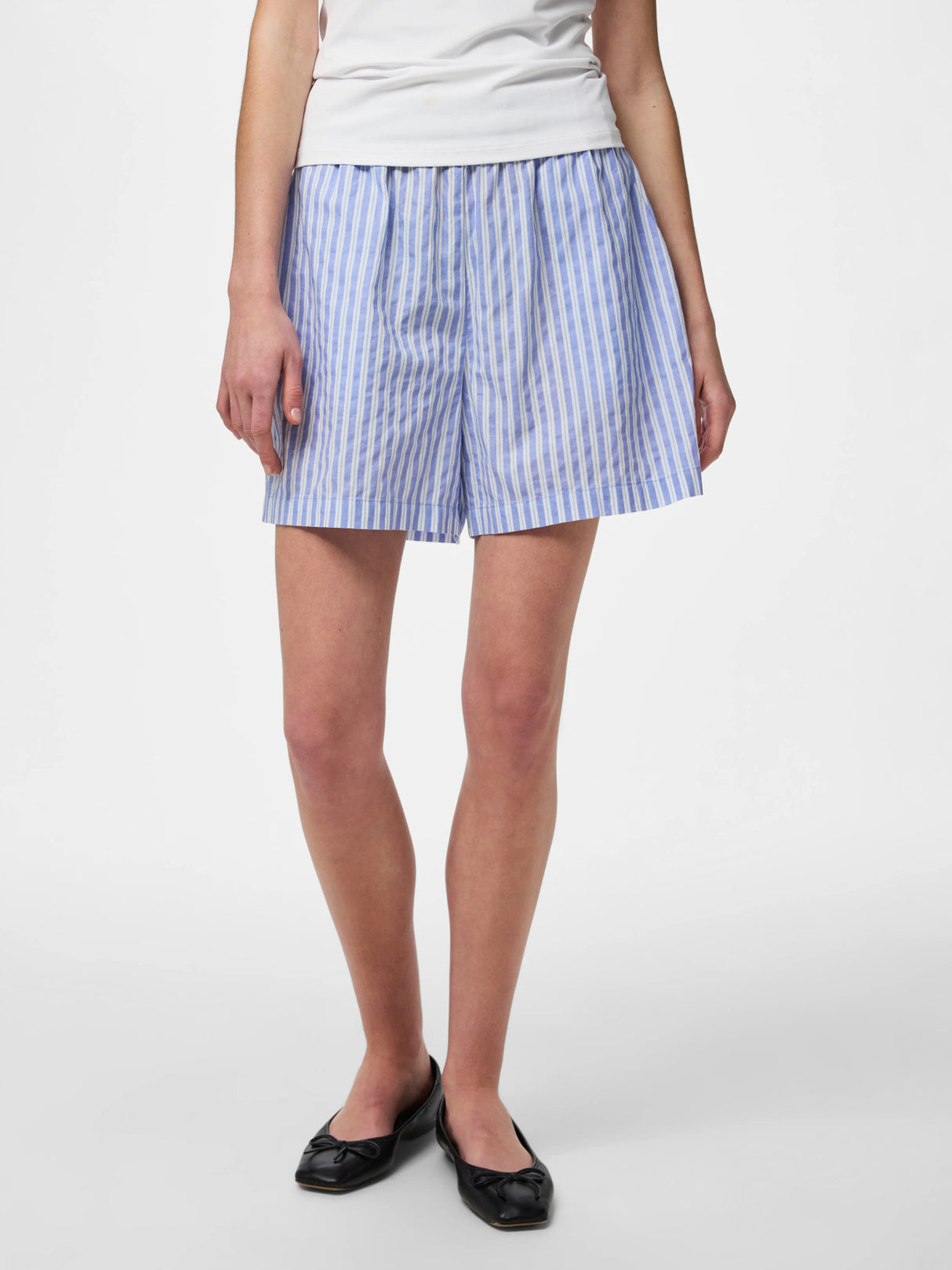 Hydrangea BRIGHT WHITE Shorts fra PIECES - 17162305