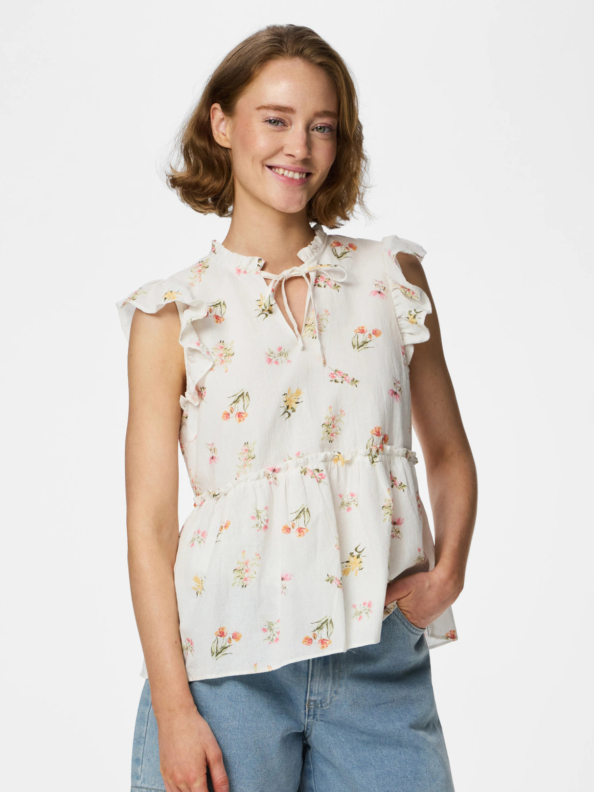 Bright White FLOWER Top fra PIECES - 17162329