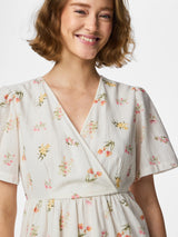 Bright White FLOWER Kjole fra PIECES - 17162336