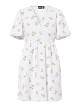 Bright White FLOWER Kjole fra PIECES - 17162336