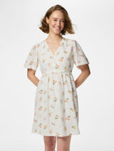 Bright White FLOWER Kjole fra PIECES - 17162336