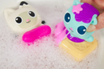 Gabby's Dollhouse Bath Squirter set w/2 figures